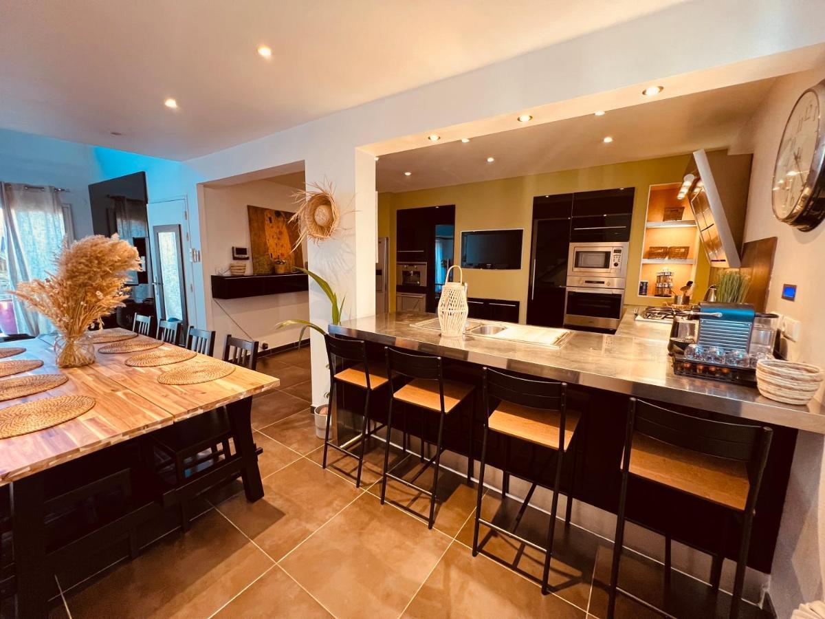 Maison De Village Ecusson - Logement Entier - 160M2 - 4Chambres - Centre Ville - Terrasse - Climatise Ним Экстерьер фото