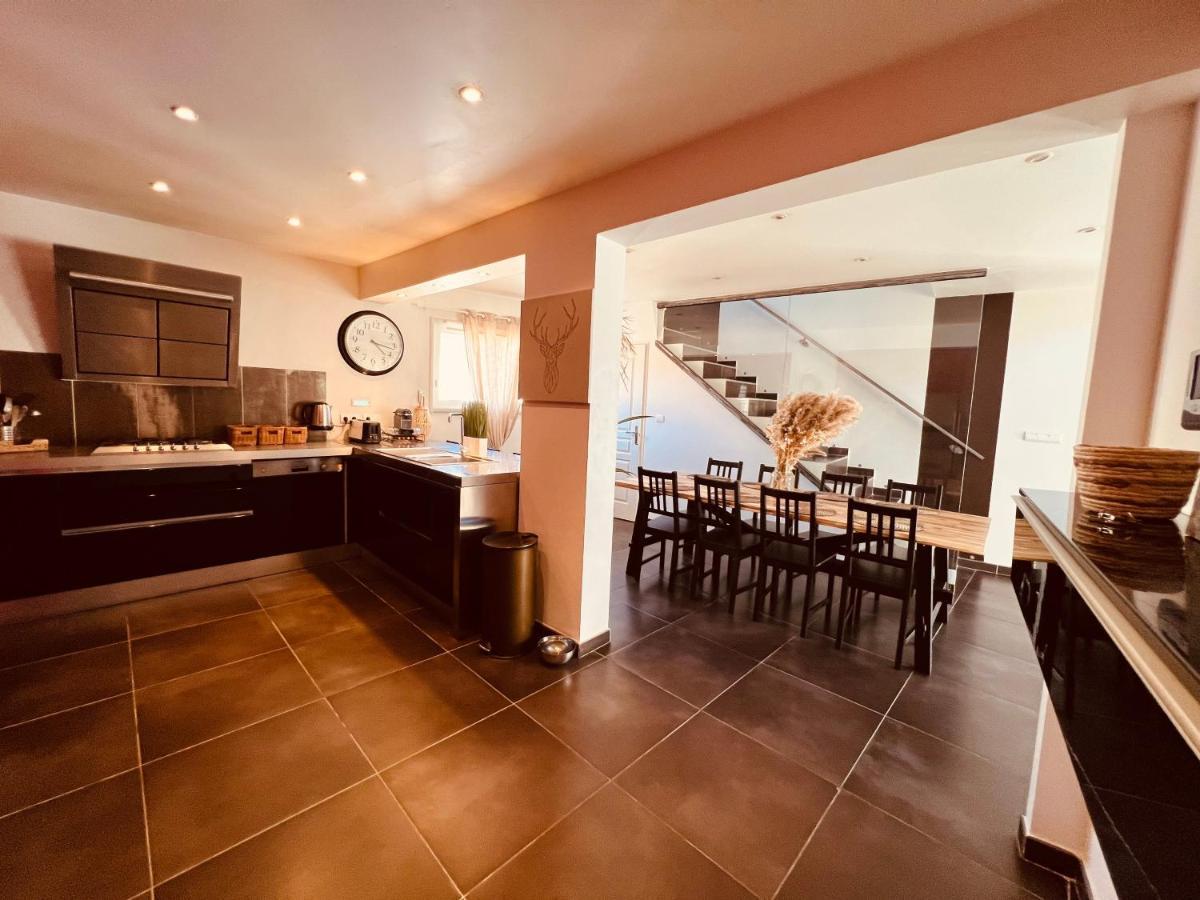 Maison De Village Ecusson - Logement Entier - 160M2 - 4Chambres - Centre Ville - Terrasse - Climatise Ним Экстерьер фото